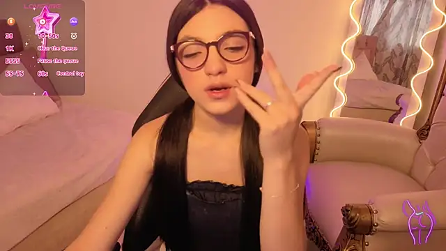 Snapshot of MAHYRA_TAY chatting on 02-12-26, 08:04 MAHYRA TAY online show from 02-12-26, 08:04