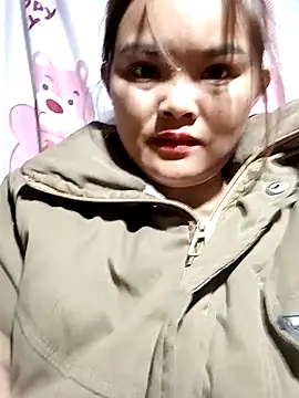 Snapshot of Luminana chatting on 02-10-26, 01:43 Luminana online show from 02-10-26, 01:43