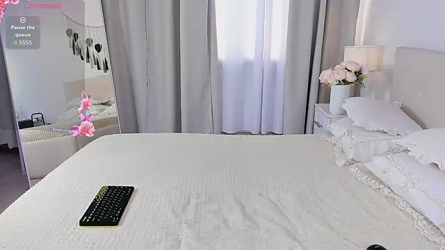 Amina Youn online show from 05-04-26, 12:23