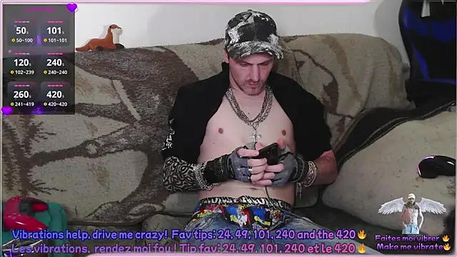 Snapshot of SwatRocShy chatting on 04-14-26, 06:08 SwatRocShy online show from 04-14-26, 06:08