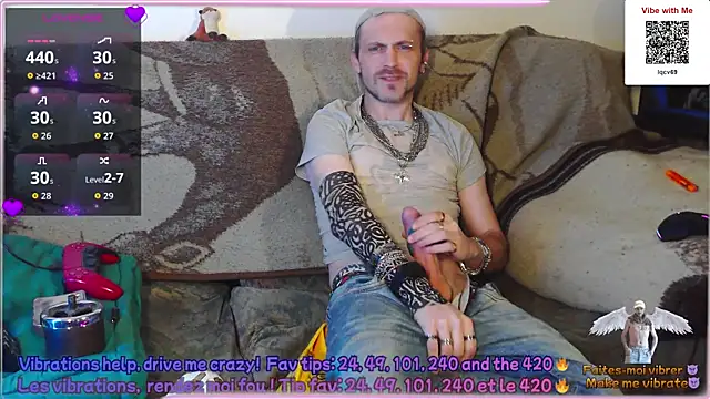 Snapshot of SwatRocShy chatting on 04-18-26, 06:17 SwatRocShy online show from 04-18-26, 06:17