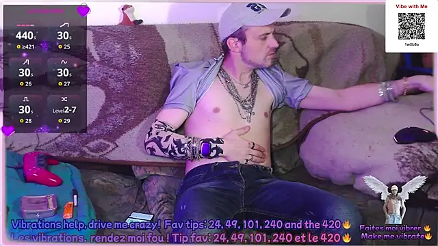 Snapshot of SwatRocShy chatting on 04-21-26, 06:09 SwatRocShy online show from 04-21-26, 06:09