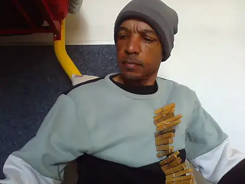 Snapshot of lavelle26 chatting on 05-10-26, 02:33 lavelle26 online show from 05-10-26, 02:33
