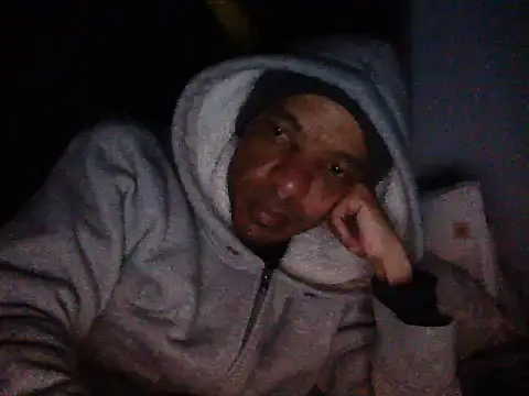 Snapshot of lavelle26 chatting on 05-12-26, 08:06 lavelle26 online show from 05-12-26, 08:06