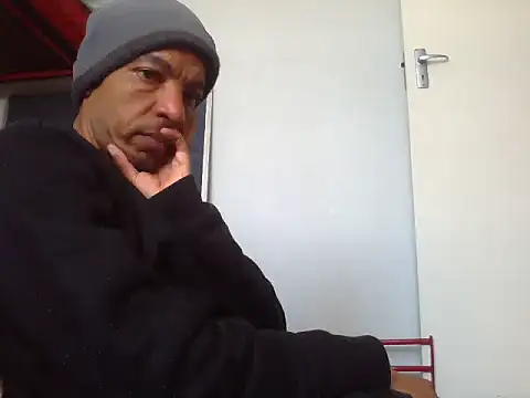 Snapshot of lavelle26 chatting on 05-16-26, 10:47 lavelle26 online show from 05-16-26, 10:47