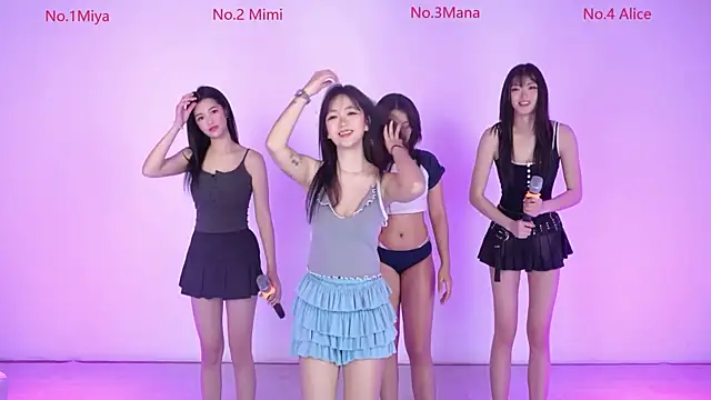 Snapshot of Velvet-girl chatting on 02-14-26, 10:23 Velvet-girl online show from 02-14-26, 10:23