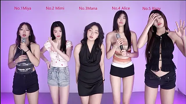 Snapshot of Velvet-girl chatting on 02-25-26, 10:14 Velvet-girl online show from 02-25-26, 10:14