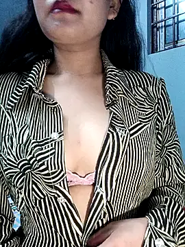 Snapshot of EliraMoon chatting on 02-19-26, 04:58 EliraMoon online show from 02-19-26, 04:58