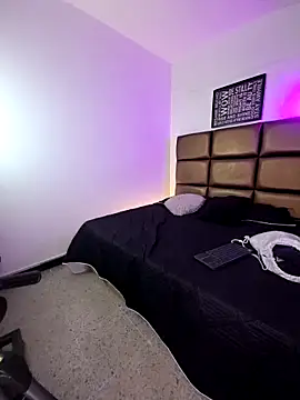 Aaron Kingg online show from 02-12-26, 03:23