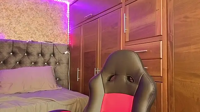 sarah escobarr online show from 03-21-26, 02:09