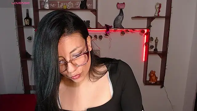 Snapshot of QueenRose94 chatting on 03-25-26, 01:17 QueenRose94 online show from 03-25-26, 01:17