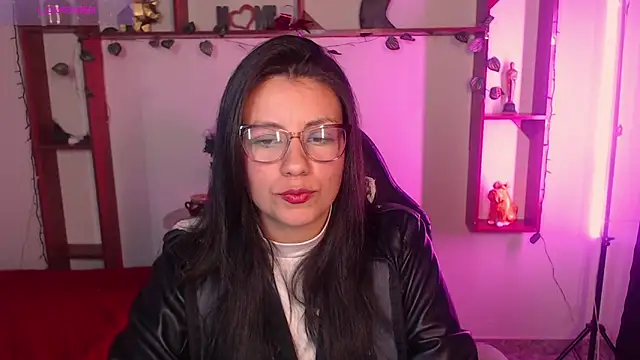 Snapshot of QueenRose94 chatting on 03-27-26, 01:11 QueenRose94 online show from 03-27-26, 01:11