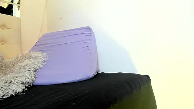 MiaEvans0 online show from 06-12-26, 07:02