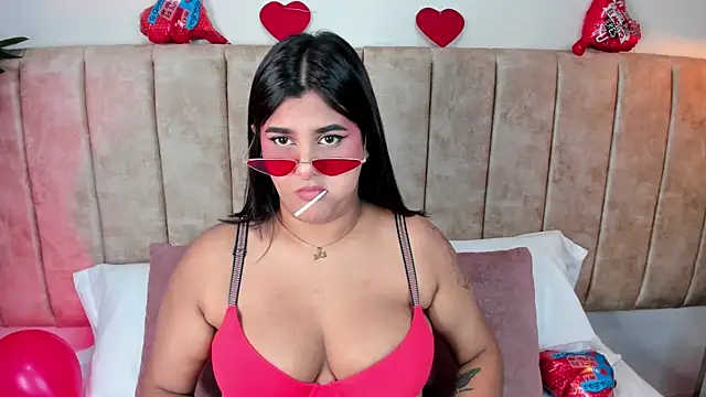 Snapshot of Roxy_Sin chatting on 02-14-26, 08:05 Roxy Sin online show from 02-14-26, 08:05