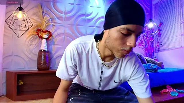 ItsZairen online show from 05-07-26, 03:45