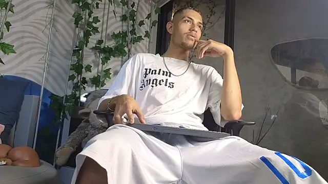 ItsZairen online show from 06-05-26, 11:10