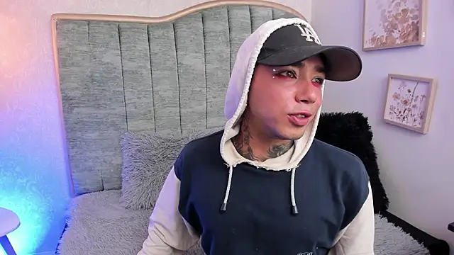 liam froid online show from 02-09-26, 01:48