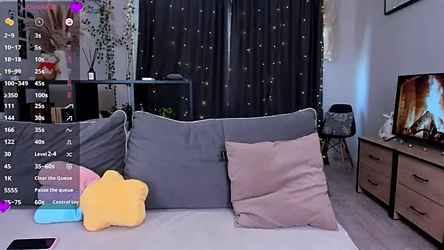 AmyLouWood online show from 05-10-26, 09:47