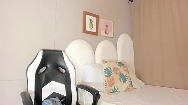 Snapshot of luna_bradley_ chatting on 03-31-26, 12:16 luna bradley online show from 03-31-26, 12:16