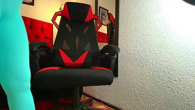 Snapshot of AiraMoreau chatting on 03-20-26, 07:52 AiraMoreau online show from 03-20-26, 07:52