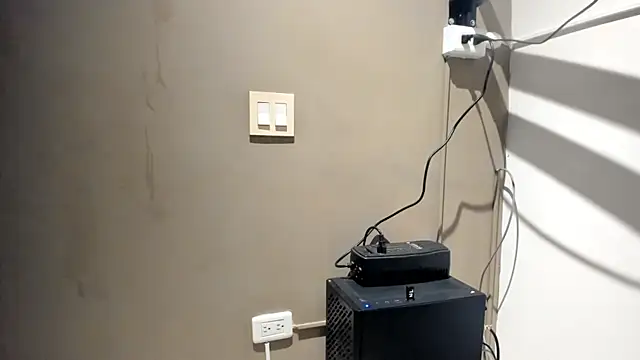 SophieSerrat online show from 03-18-26, 06:05