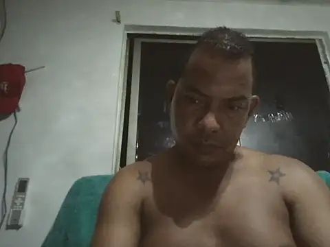 Snapshot of Quillero18 chatting on 06-01-26, 03:52 Quillero18 online show from 06-01-26, 03:52