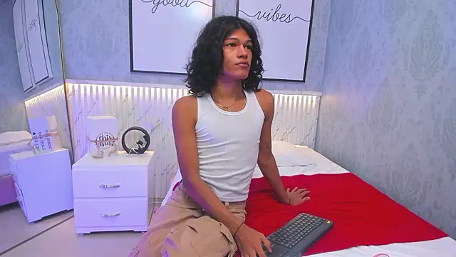 Snapshot of littlesweet18_ chatting on 02-12-26, 02:06 littlesweet18 online show from 02-12-26, 02:06