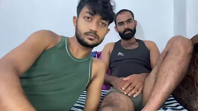 Snapshot of DesiDaddyandSon chatting on 05-07-26, 02:17 DesiDaddyandSon online show from 05-07-26, 02:17