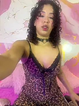 Woo isDaphne online show from 05-22-26, 10:59