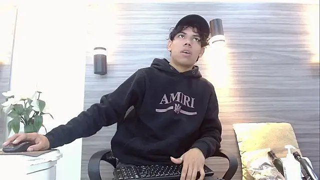 DaviidBuckx  online show from 05-08-26, 02:39