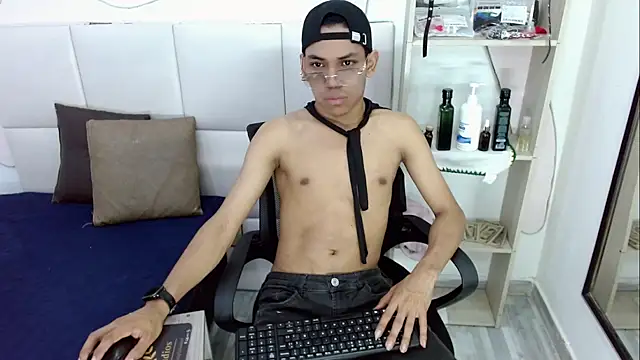 DaviidBuckx  online show from 05-10-26, 08:58