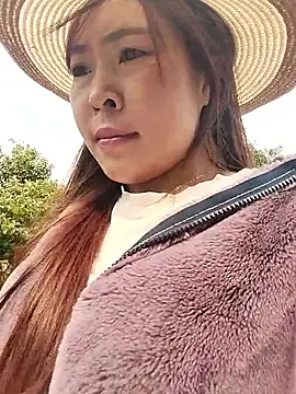 Yiyoongg online show from 03-29-26, 02:11