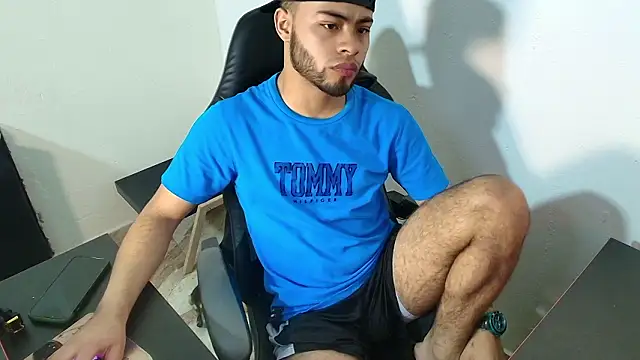 Snapshot of Xanderstone00 chatting on 02-16-26, 06:48 Xanderstone00 online show from 02-16-26, 06:48