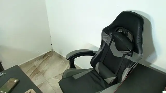 Snapshot of Xanderstone00 chatting on 02-18-26, 07:43 Xanderstone00 online show from 02-18-26, 07:43