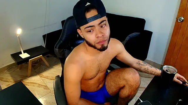 Snapshot of Xanderstone00 chatting on 03-17-26, 04:21 Xanderstone00 online show from 03-17-26, 04:21