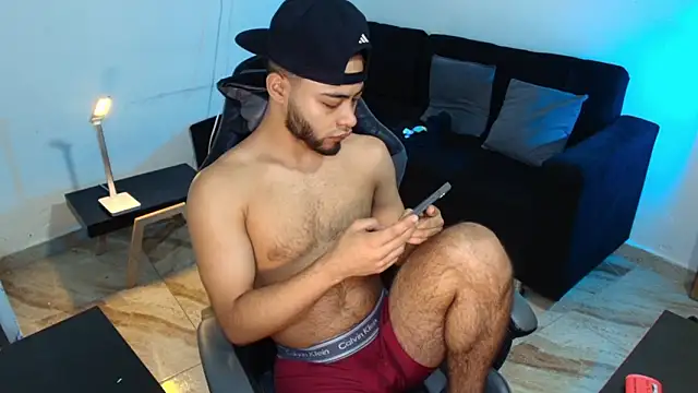 Snapshot of Xanderstone00 chatting on 03-23-26, 02:54 Xanderstone00 online show from 03-23-26, 02:54