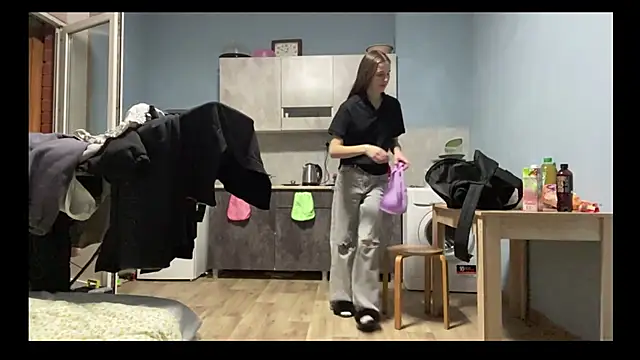 LinaWills online show from 03-12-26, 06:03