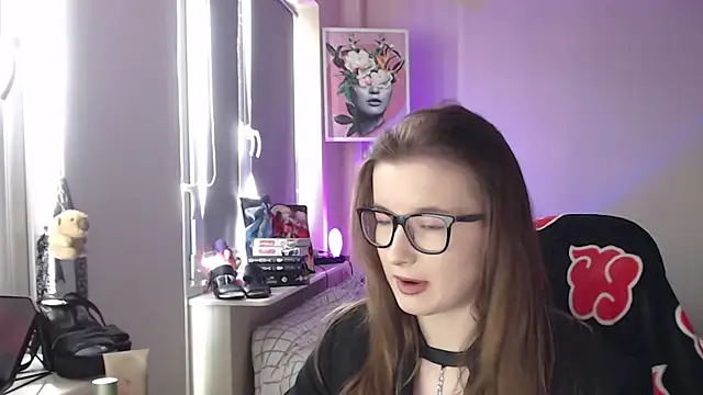 Snapshot of LunaXcherry chatting on 04-19-26, 11:09 LunaXcherry online show from 04-19-26, 11:09