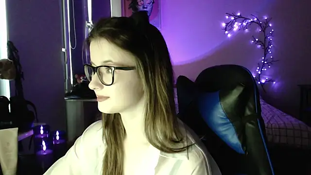Snapshot of LunaXcherry chatting on 05-14-26, 06:15 LunaXcherry online show from 05-14-26, 06:15