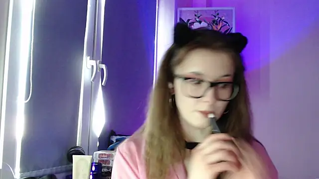 Snapshot of LunaXcherry chatting on 05-20-26, 04:57 LunaXcherry online show from 05-20-26, 04:57