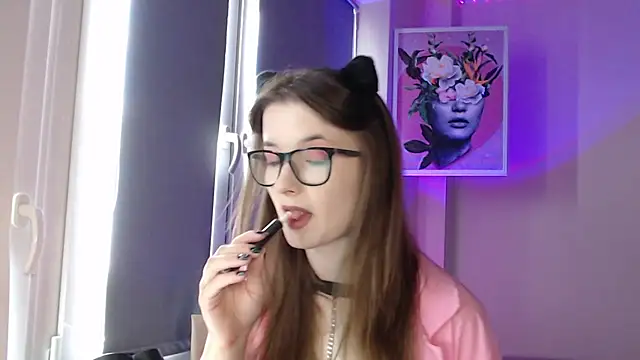 Snapshot of LunaXcherry chatting on 05-21-26, 04:47 LunaXcherry online show from 05-21-26, 04:47
