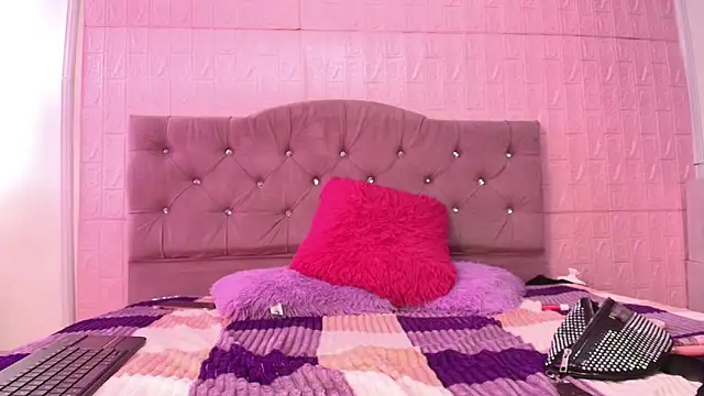 Snapshot of Extremely_dirty_Baby chatting on 02-12-26, 03:07 Extremely dirty Baby online show from 02-12-26, 03:07