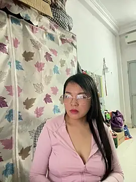 Strawberry-wet online show from 03-11-26, 05:35