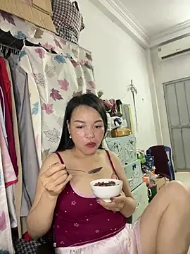 Snapshot of Strawberry-wet chatting on 04-11-26, 01:43 Strawberry-wet online show from 04-11-26, 01:43