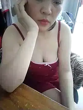 Snapshot of Strawberry-wet chatting on 04-25-26, 05:43 Strawberry-wet online show from 04-25-26, 05:43
