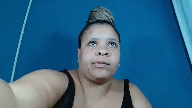 Snapshot of Sweet-Bella17 chatting on 04-30-26, 04:35 Sweet-Bella17 online show from 04-30-26, 04:35