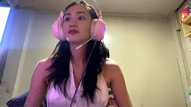 Snapshot of GenevaNicarry chatting on 02-14-26, 12:07 GenevaNicarry online show from 02-14-26, 12:07