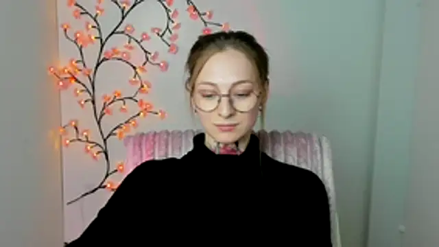 Esmi Winter online show from 04-07-26, 06:52