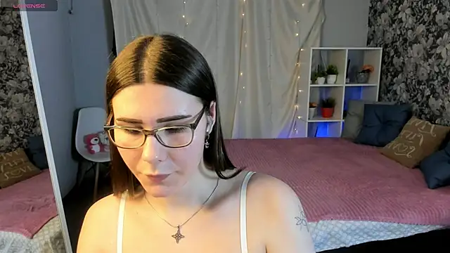 Snapshot of Coraline_kitty chatting on 05-04-26, 05:09 Coraline kitty online show from 05-04-26, 05:09