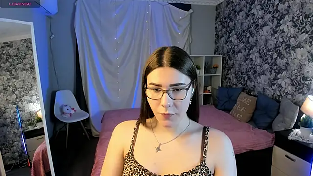 Snapshot of Coraline_kitty chatting on 05-09-26, 05:18 Coraline kitty online show from 05-09-26, 05:18